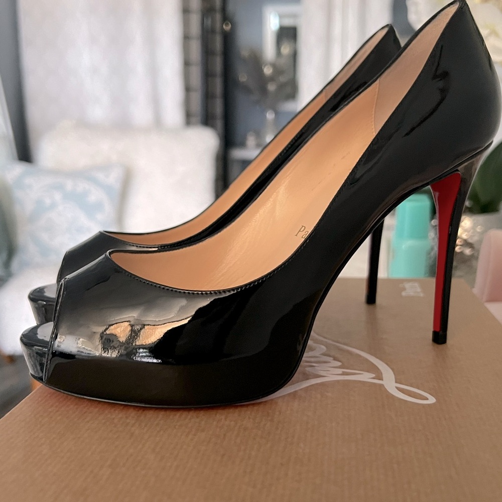 Christian Louboutin New Very Prive 37